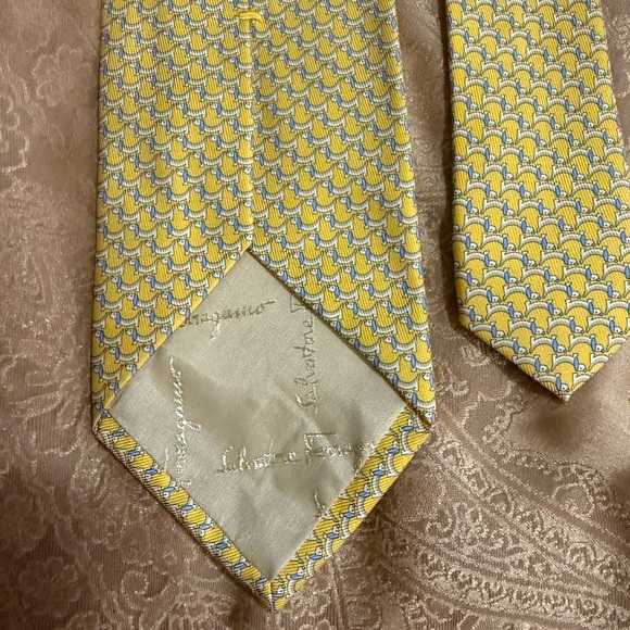 Salvatore Ferragamo Mens Yellow Dog Print Silk Tie - Picture 8 of 8
